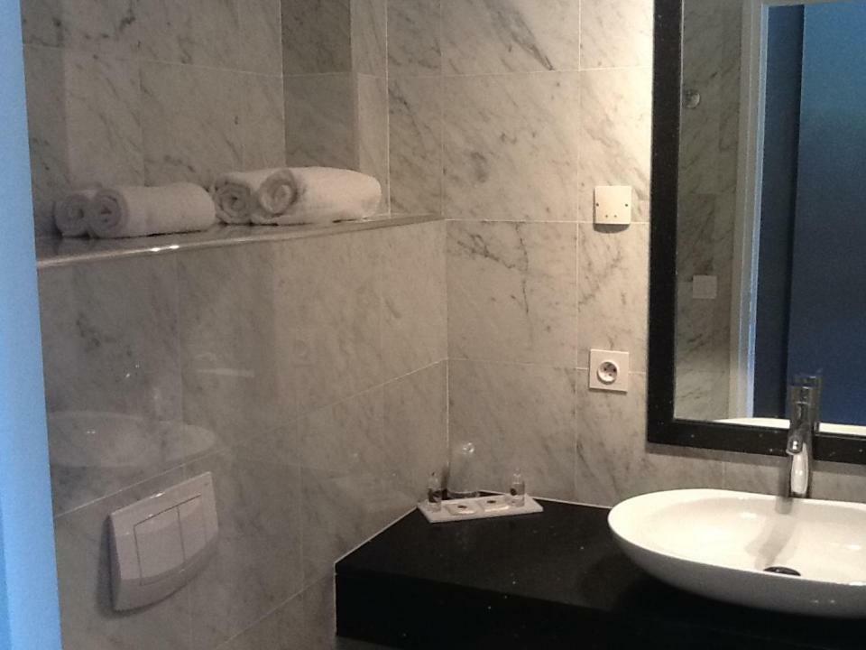 Hotel Les Deux Lions Riez Bilik gambar